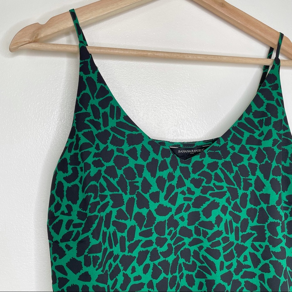Banana Republic V-neck Classic Camisole Green Black Pebble Print Tank Top Blouse - Picture 7 of 7